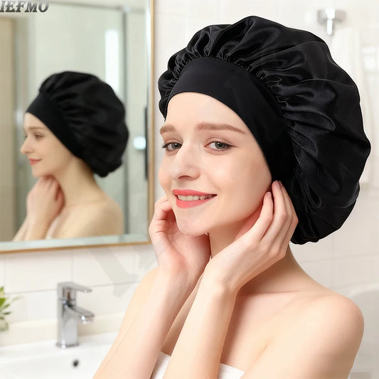 Bonnet satin grand format – vue de côté modèle porté – Belleréelle