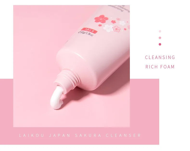 Mousse nettoyante Sakura – gros plan flacon produit – Belleréelle