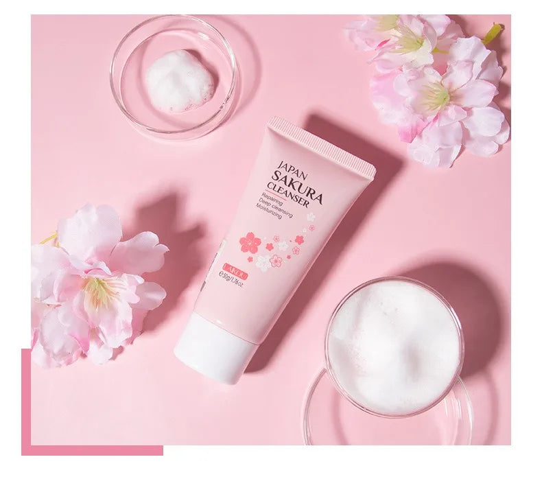 Mousse Sakura nettoyante – routine soin visage femme – Belleréelle